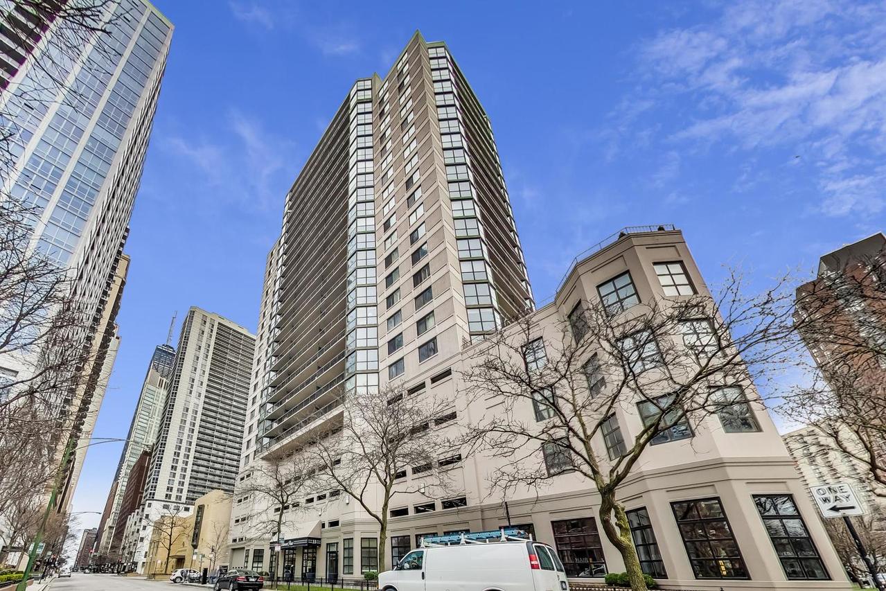 33 W Delaware Pl. #13A, Chicago, IL 60610