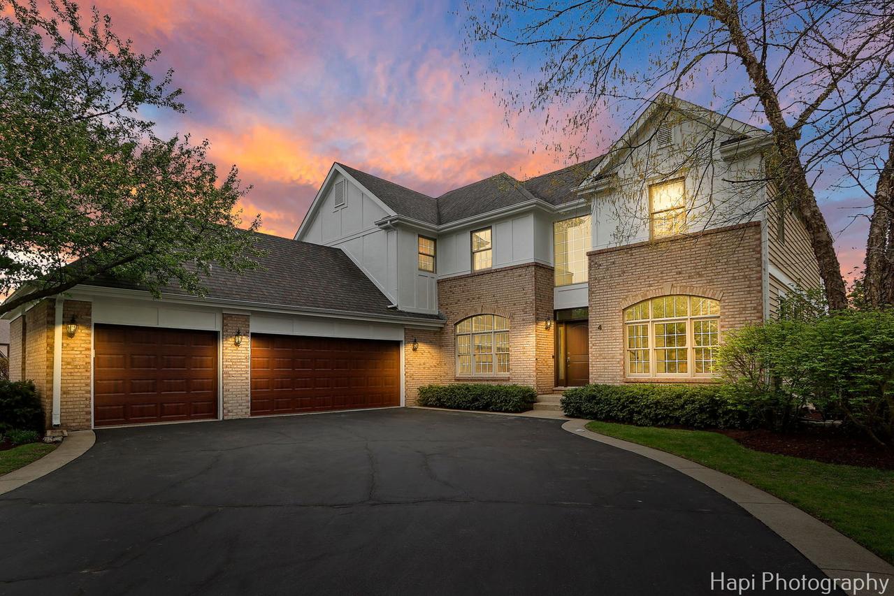 4 Shadow Creek Ct., Lake In The Hills, IL 60156