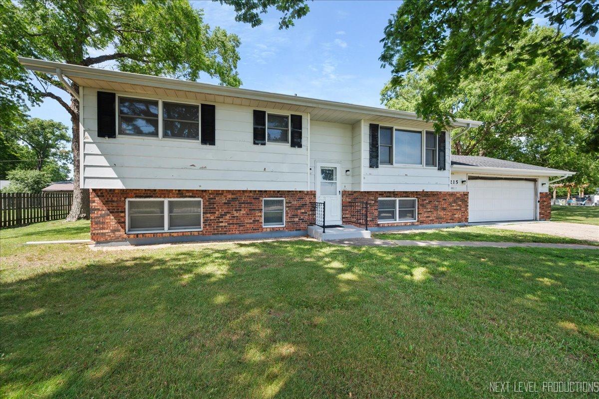 215 E Parker St., Gardner, IL 60424