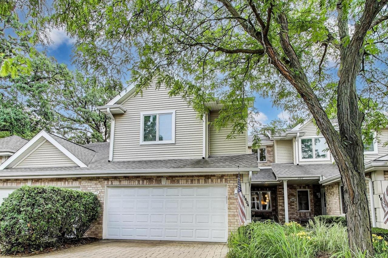 1604 Park Ridge Point, Park Ridge, IL 60068