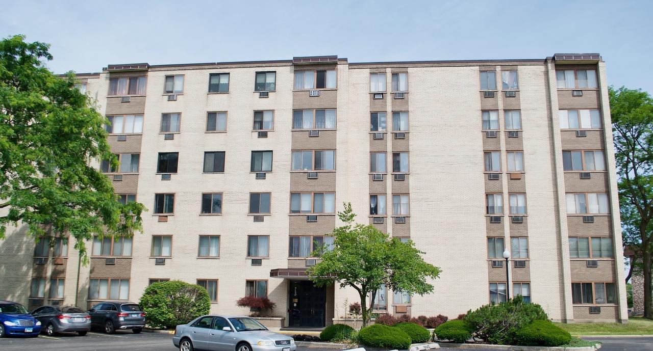 9720 S Pulaski Rd. #306, Oak Lawn, IL 60453