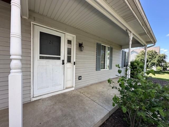 124 Village Creek Dr., Lake In The Hills, IL 60156