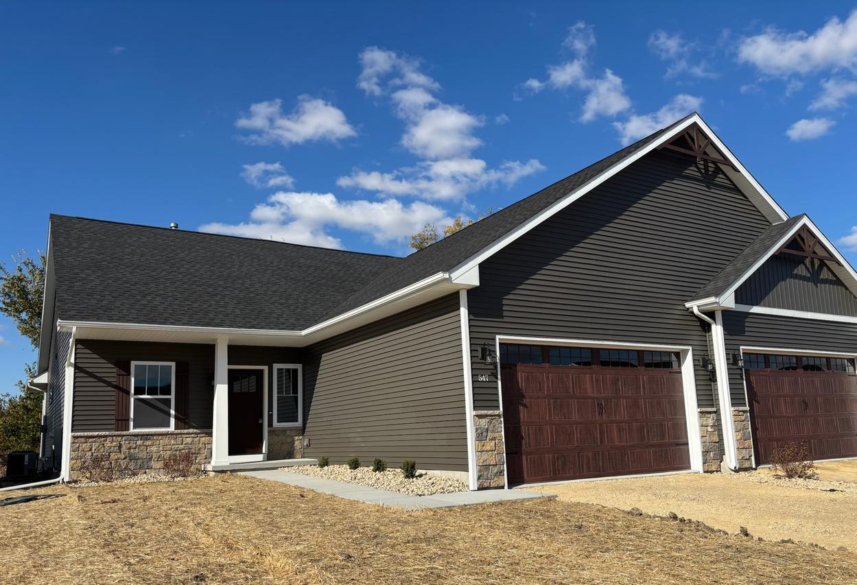 547 Anjali Ct. #L, Sycamore, IL 60178