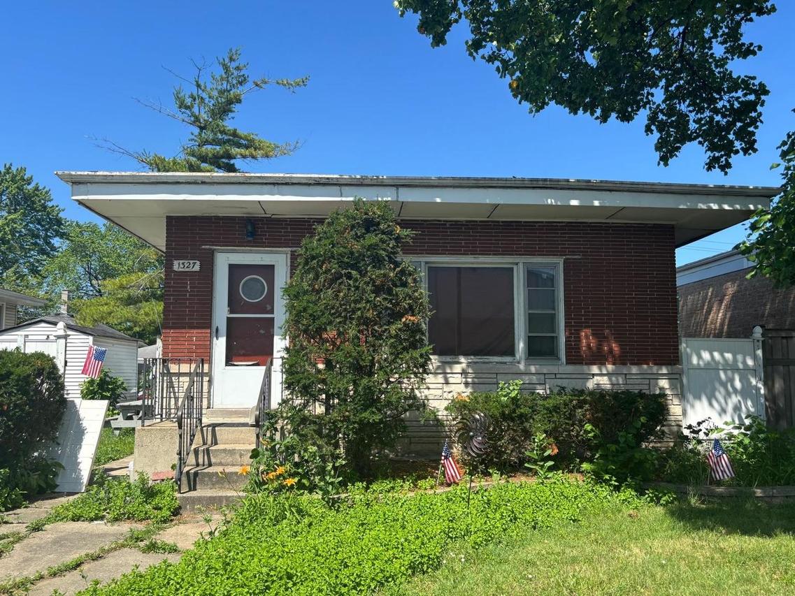 1327 Harlem Ave., Forest Park, IL 60130