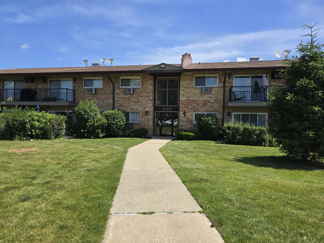 836 E Old Willow Rd. #109, Prospect Heights, IL 60070
