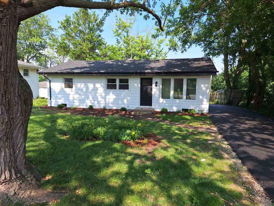 5841 Sunrise Ave., Clarendon Hills, IL 60514