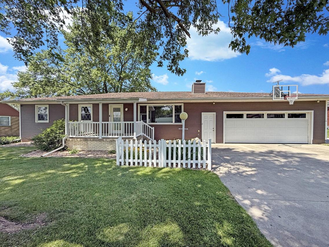 214 S New St., Gifford, IL 61847