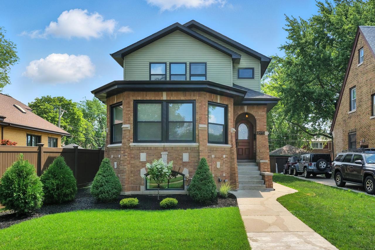 9709 S Leavitt St., Chicago, IL 60643