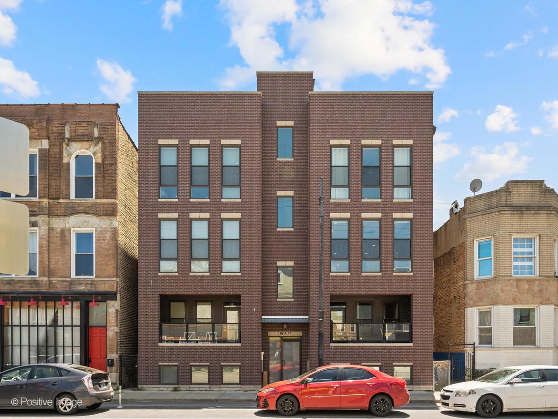 3037 W Belmont Ave. #2W, Chicago, IL 60618