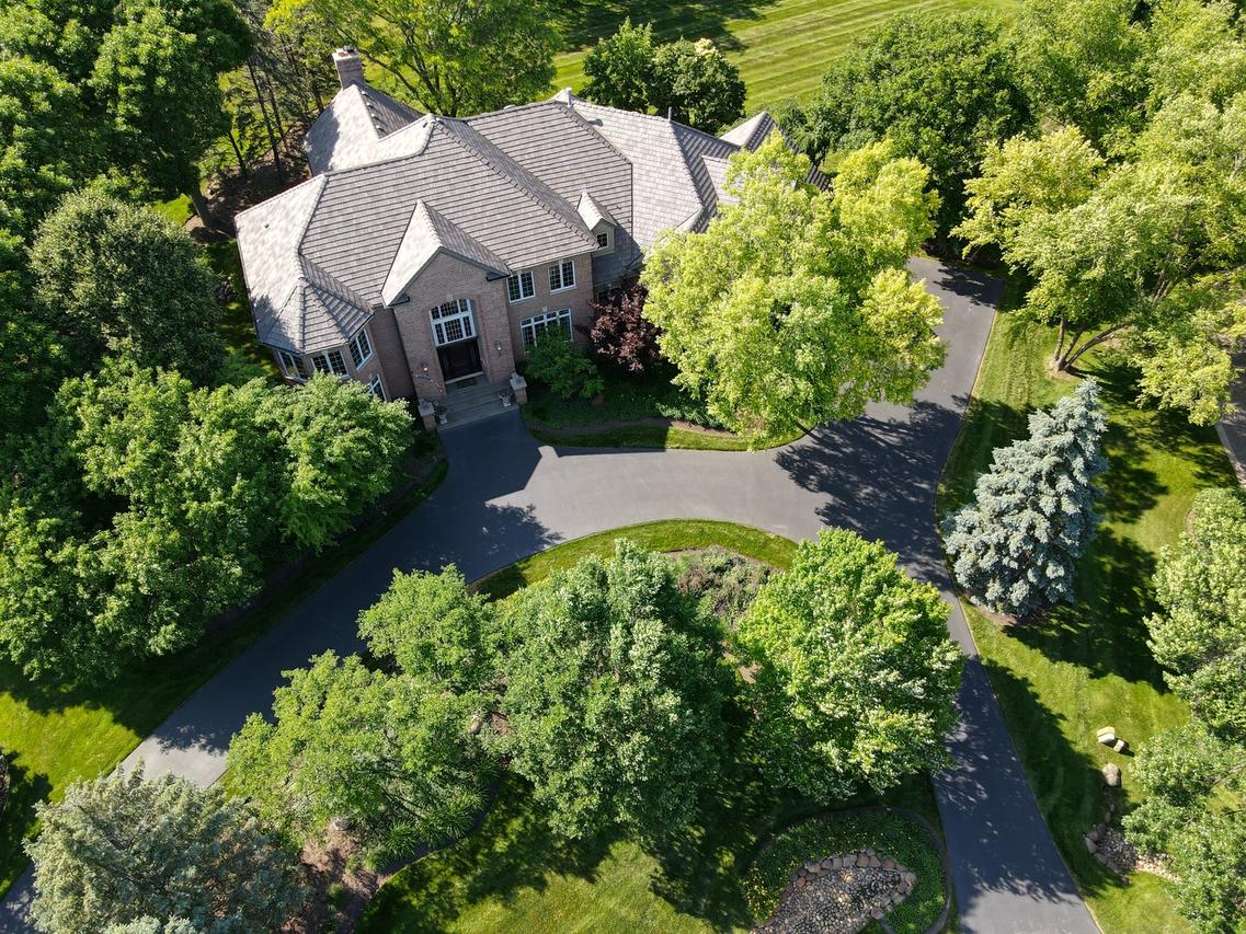 110 Hillshire Dr., Inverness, IL 60010