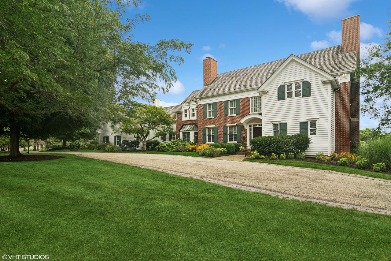 2 Hickory Ln., Barrington, IL 60010