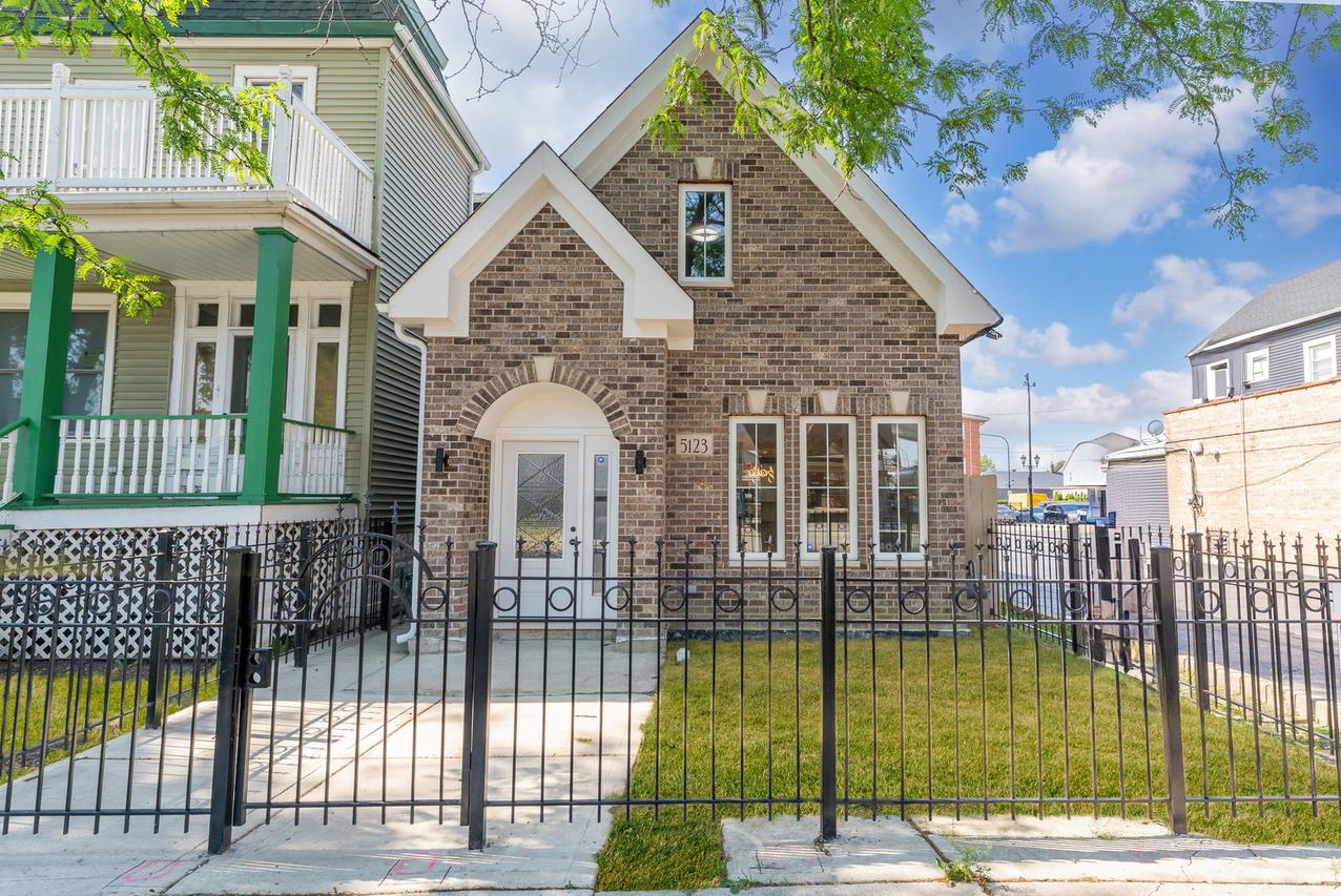 5123 W 31st St., Cicero, IL 60804
