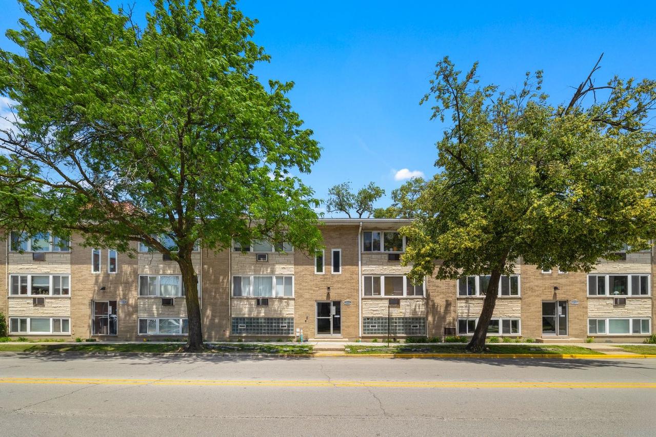 7233 Randolph St. #3C, Forest Park, IL 60130