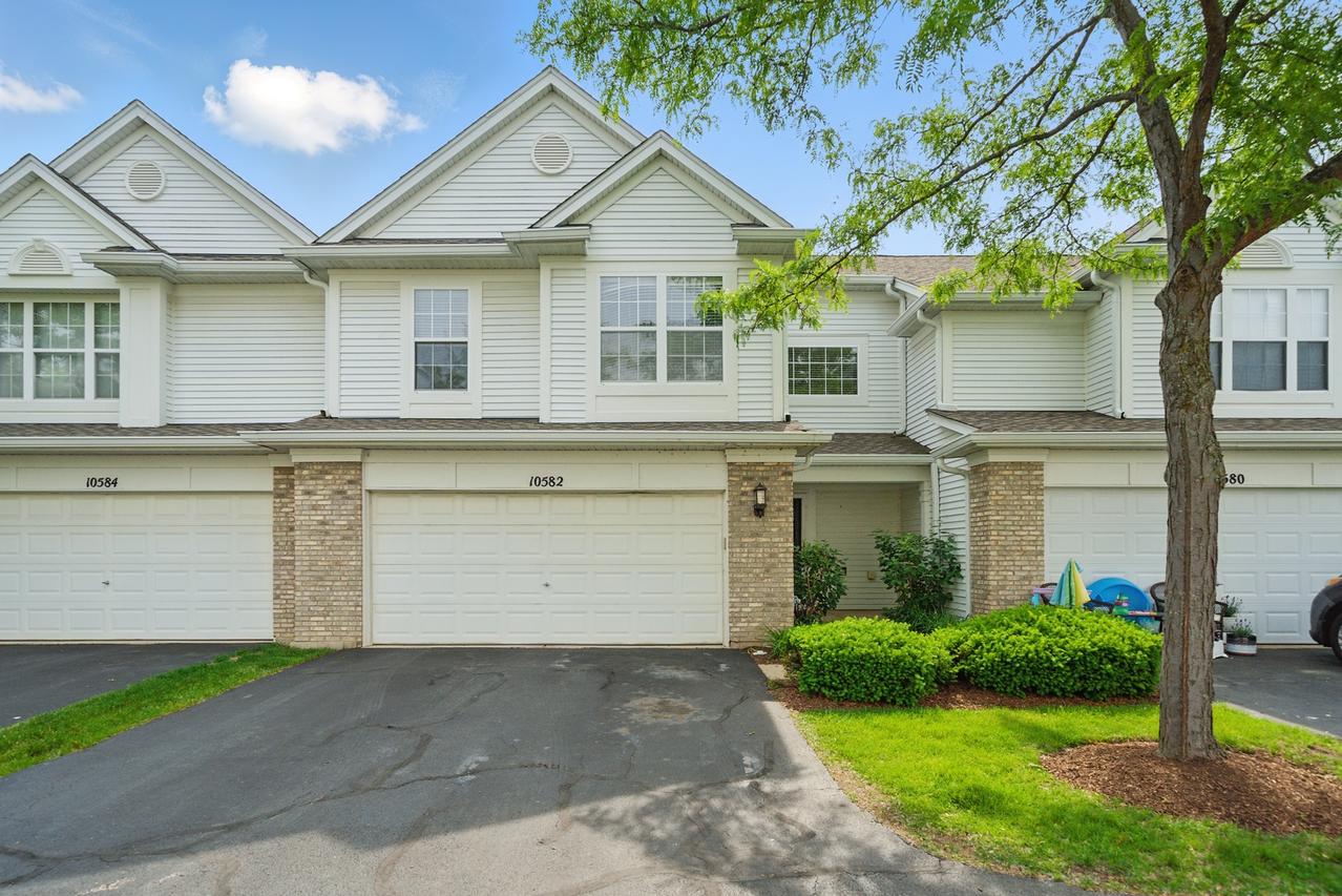 10582 Scott Dr., Huntley, IL 60142