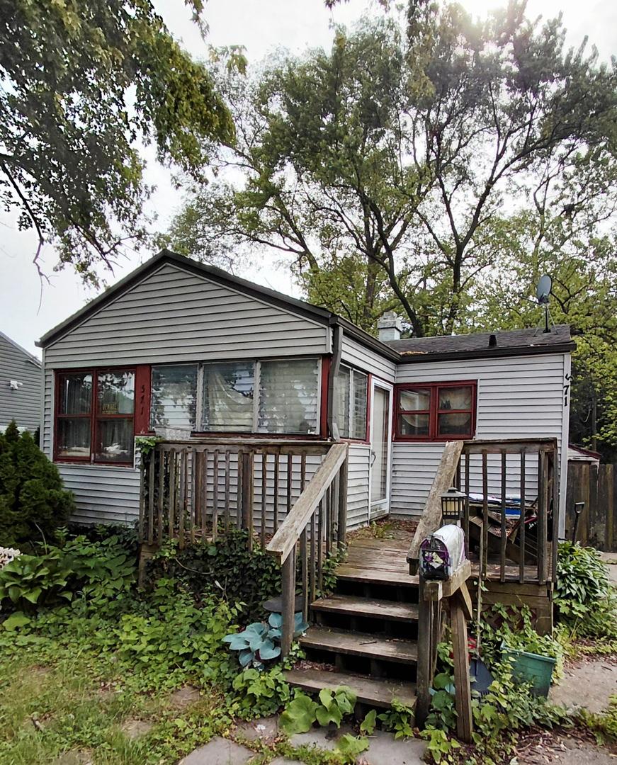 571 Farnum Ave., Aurora, IL 60505