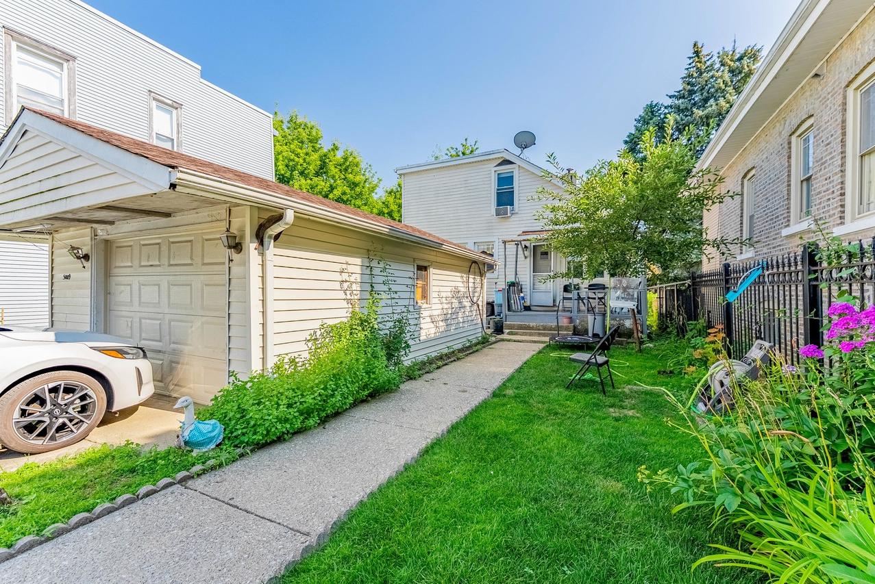 5009 W Addison St., Chicago, IL 60641