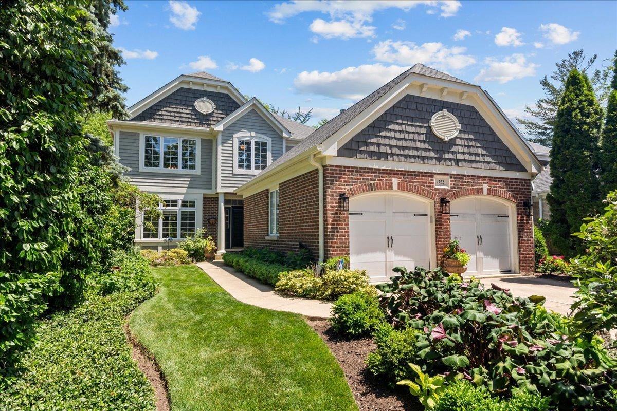 1753 Elmwood Dr., Highland Park, IL 60035