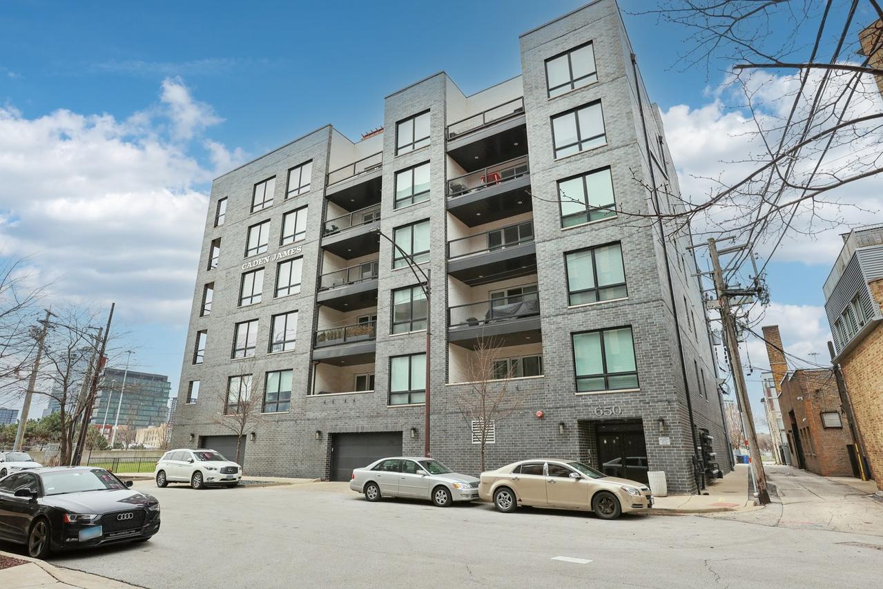 650 N Morgan St. #303, Chicago, IL 60642