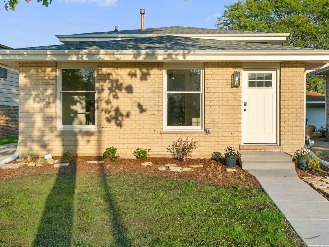 18037 Edwards Ave., Country Club Hills, IL 60478
