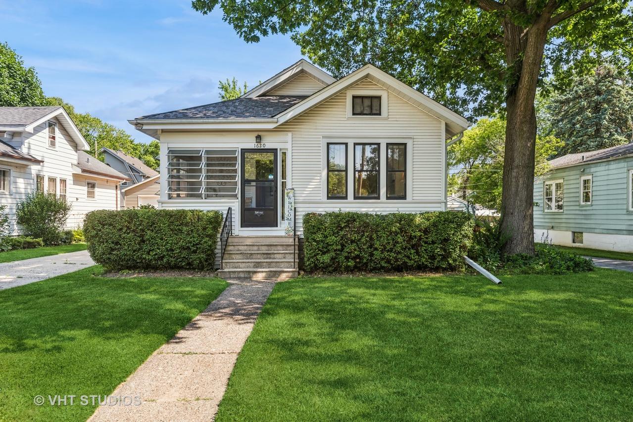 1620 Hyde Park Ave., Waukegan, IL 60085