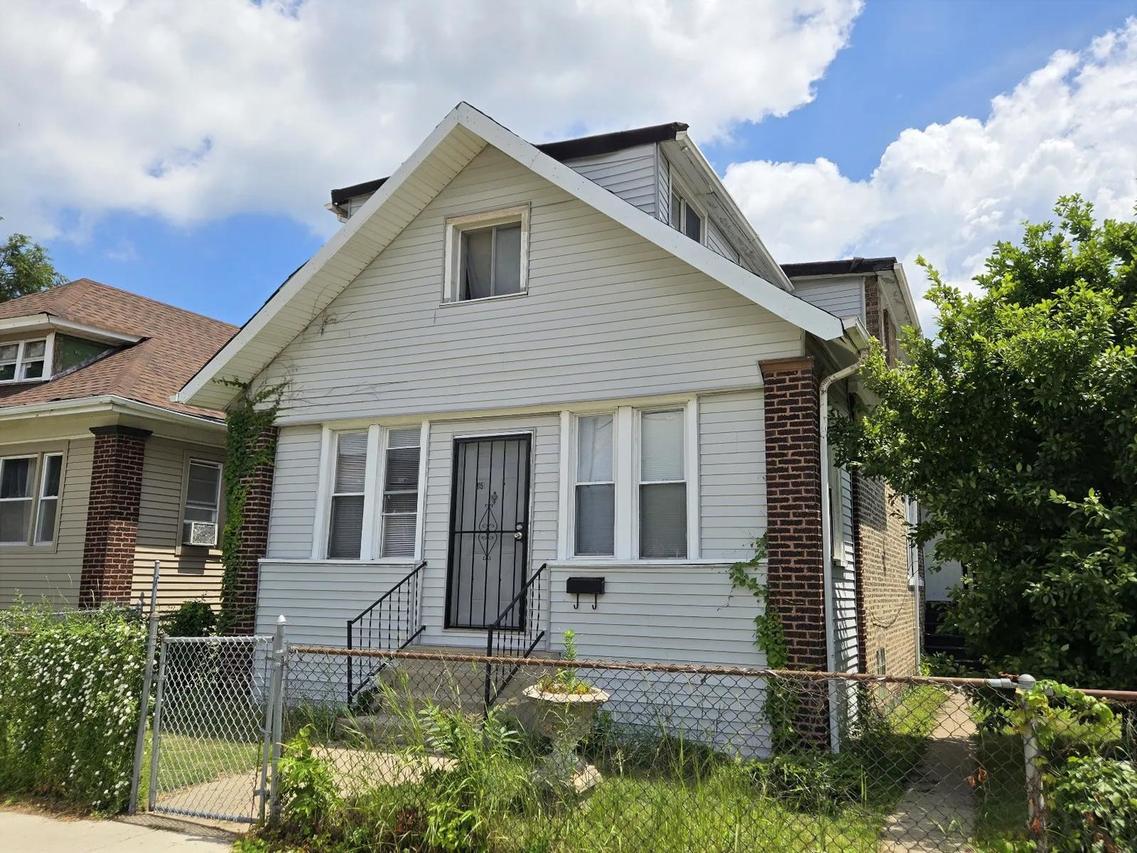 8151 S Bennett Ave., Chicago, IL 60617