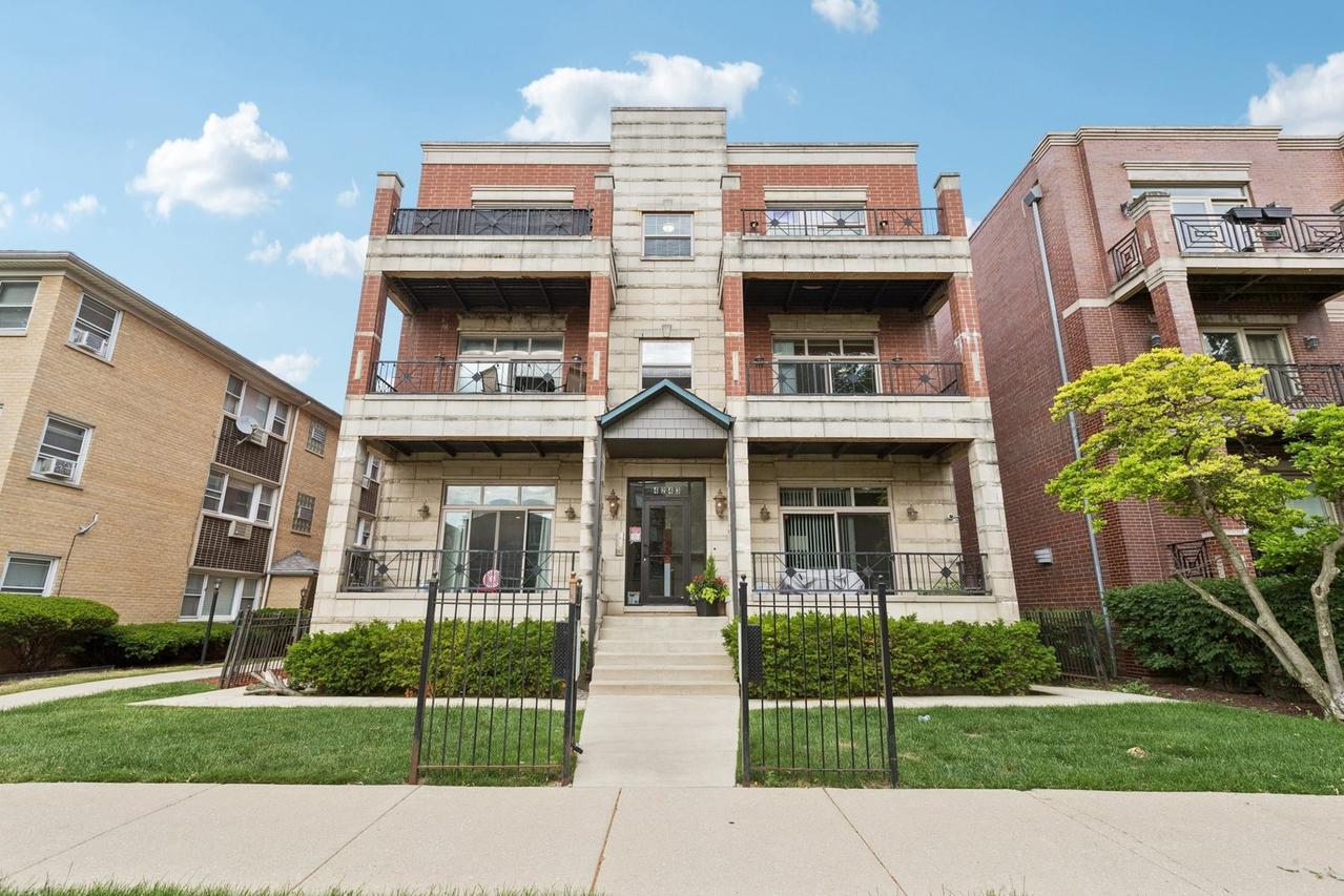4243 N Keystone Ave. #2S, Chicago, IL 60641