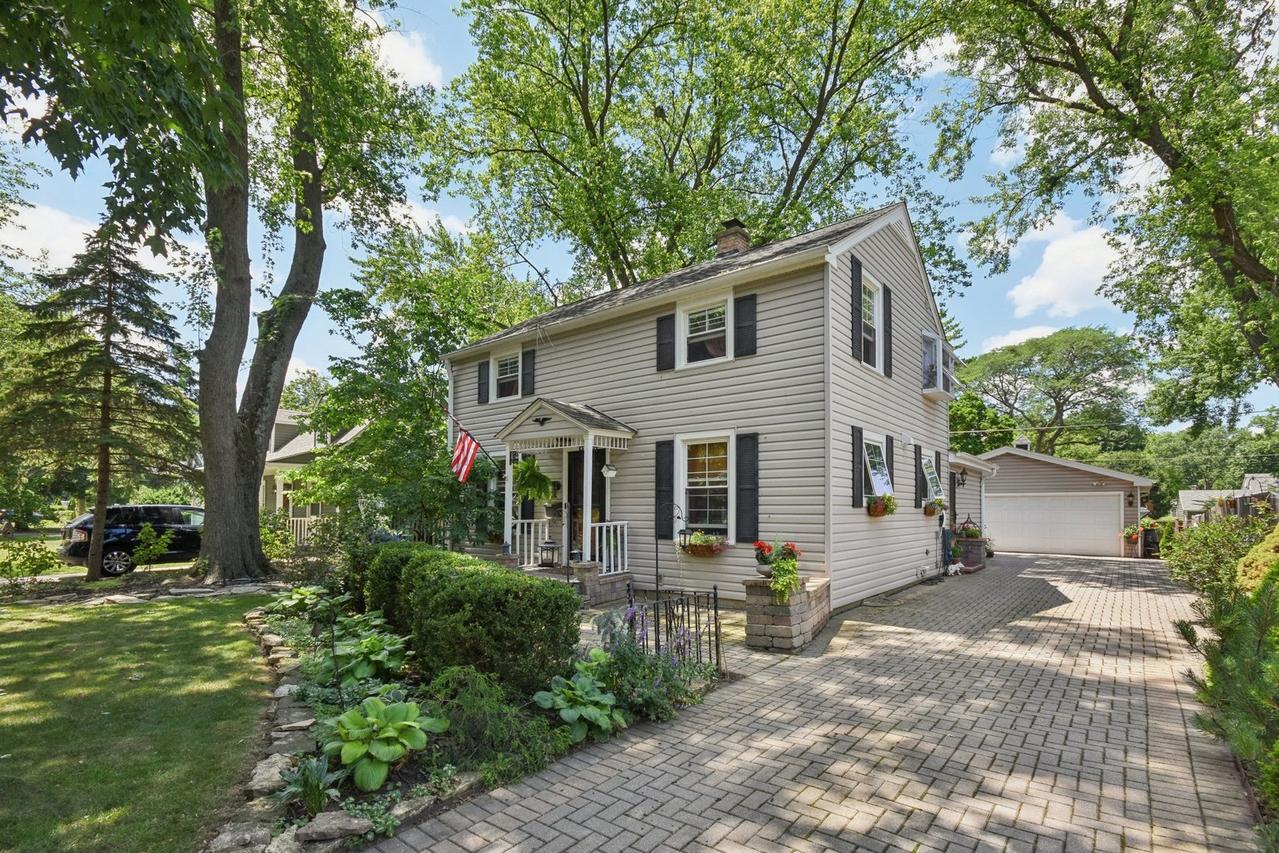 1427 S 5th St., St. Charles, IL 60174