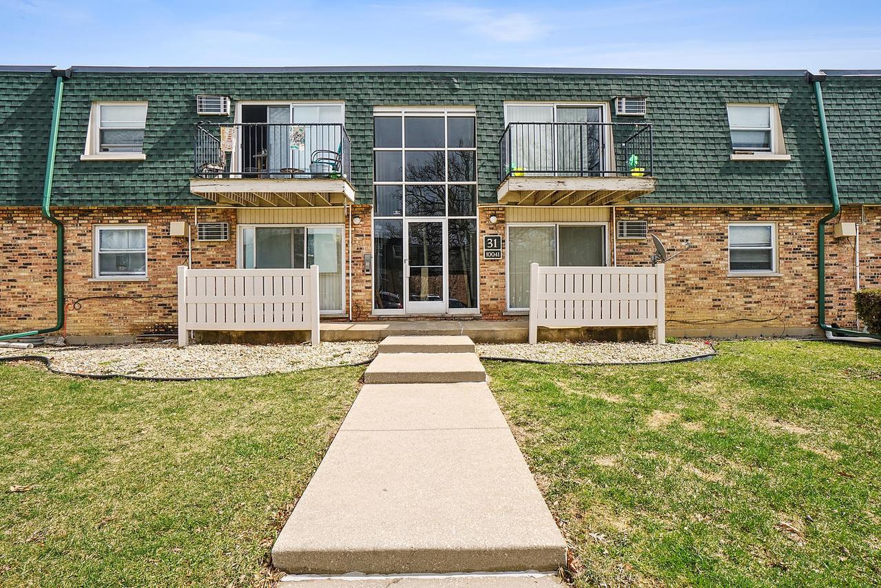 10045 S Walnut Ter. #31-307, Palos Hills, IL 60465