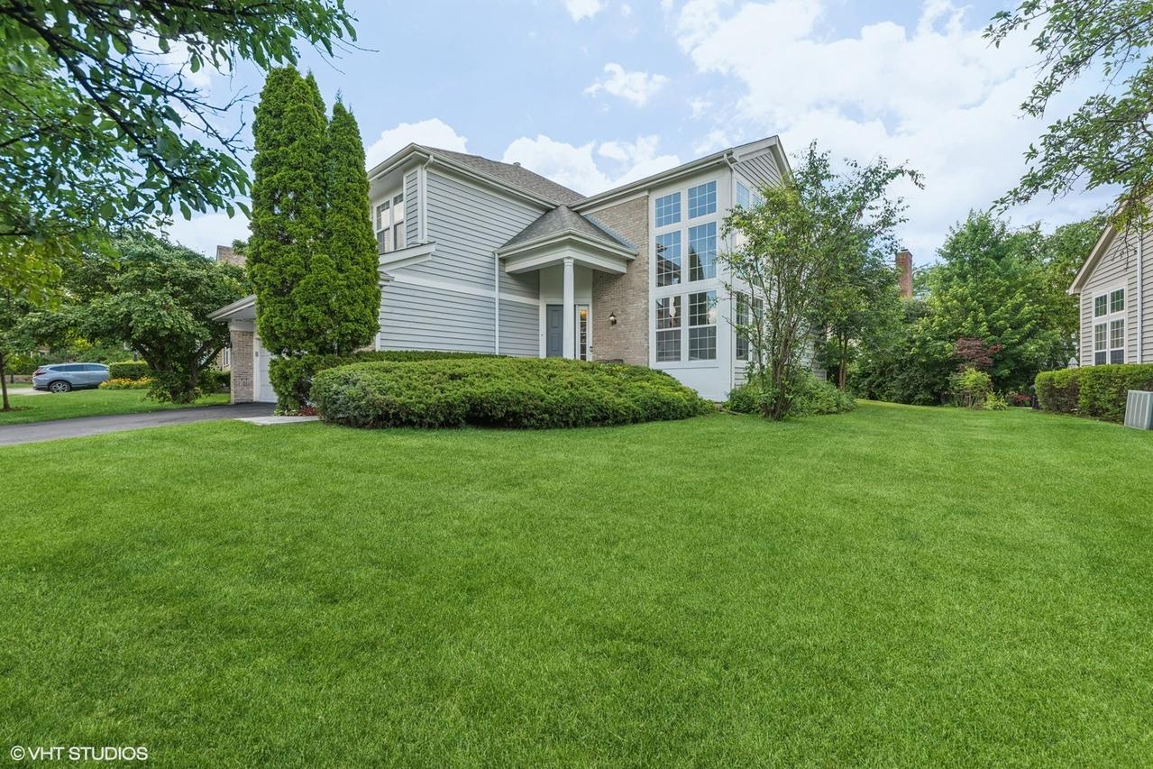 2397 Pebble Beach Ln., Riverwoods, IL 60015