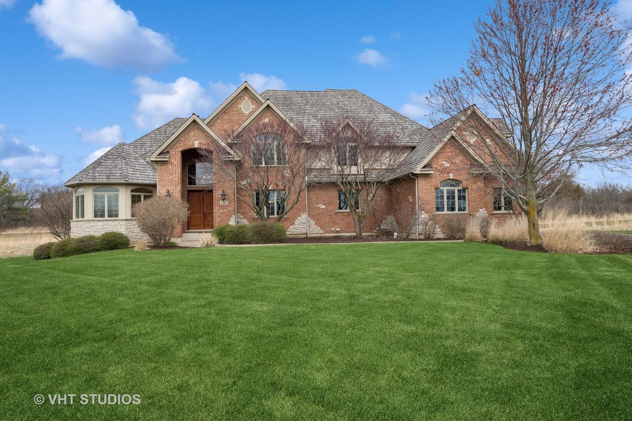 1541 W Longwood Dr., Bull Valley, IL 60098