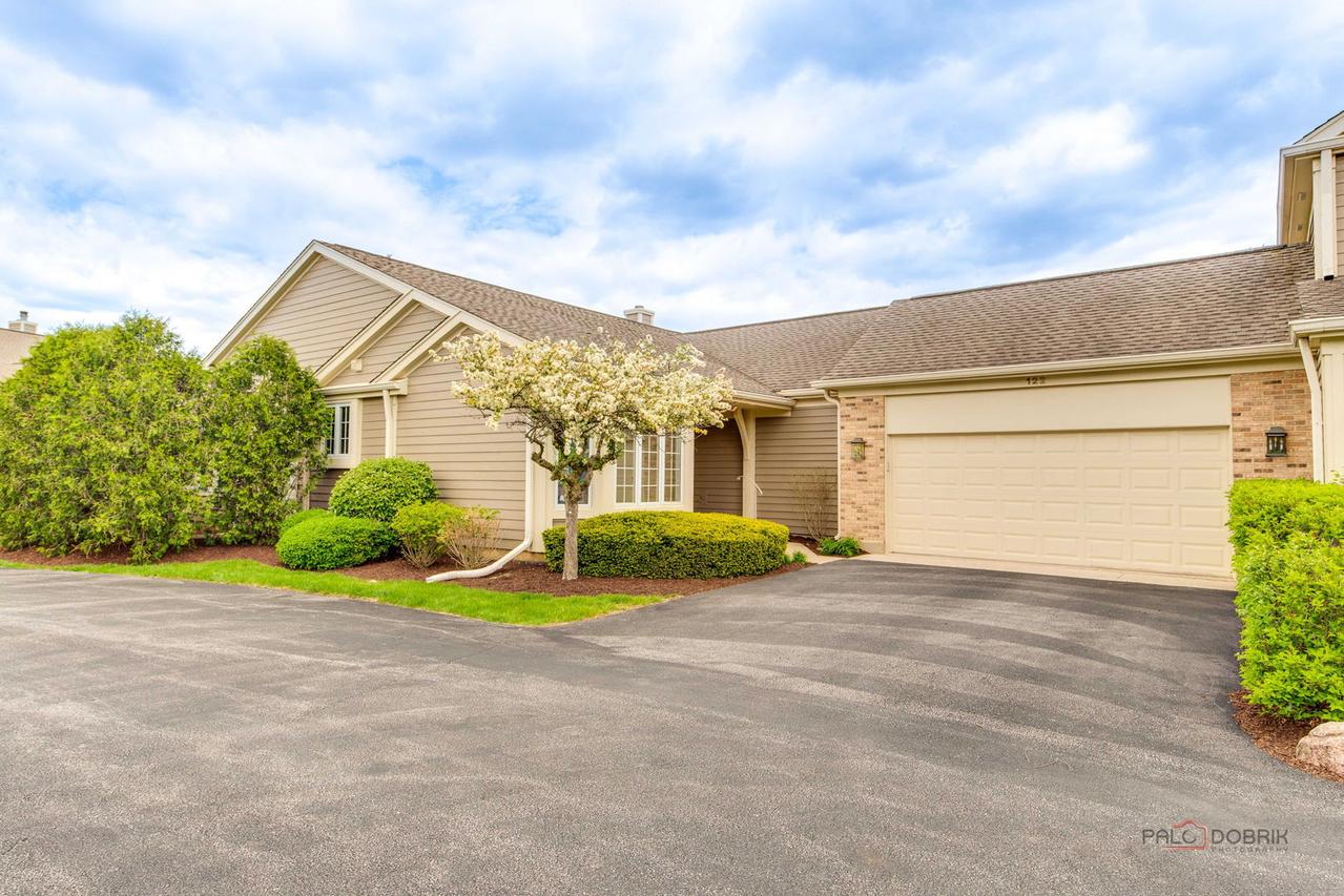 122 Kilchurn Ln., Inverness, IL 60067