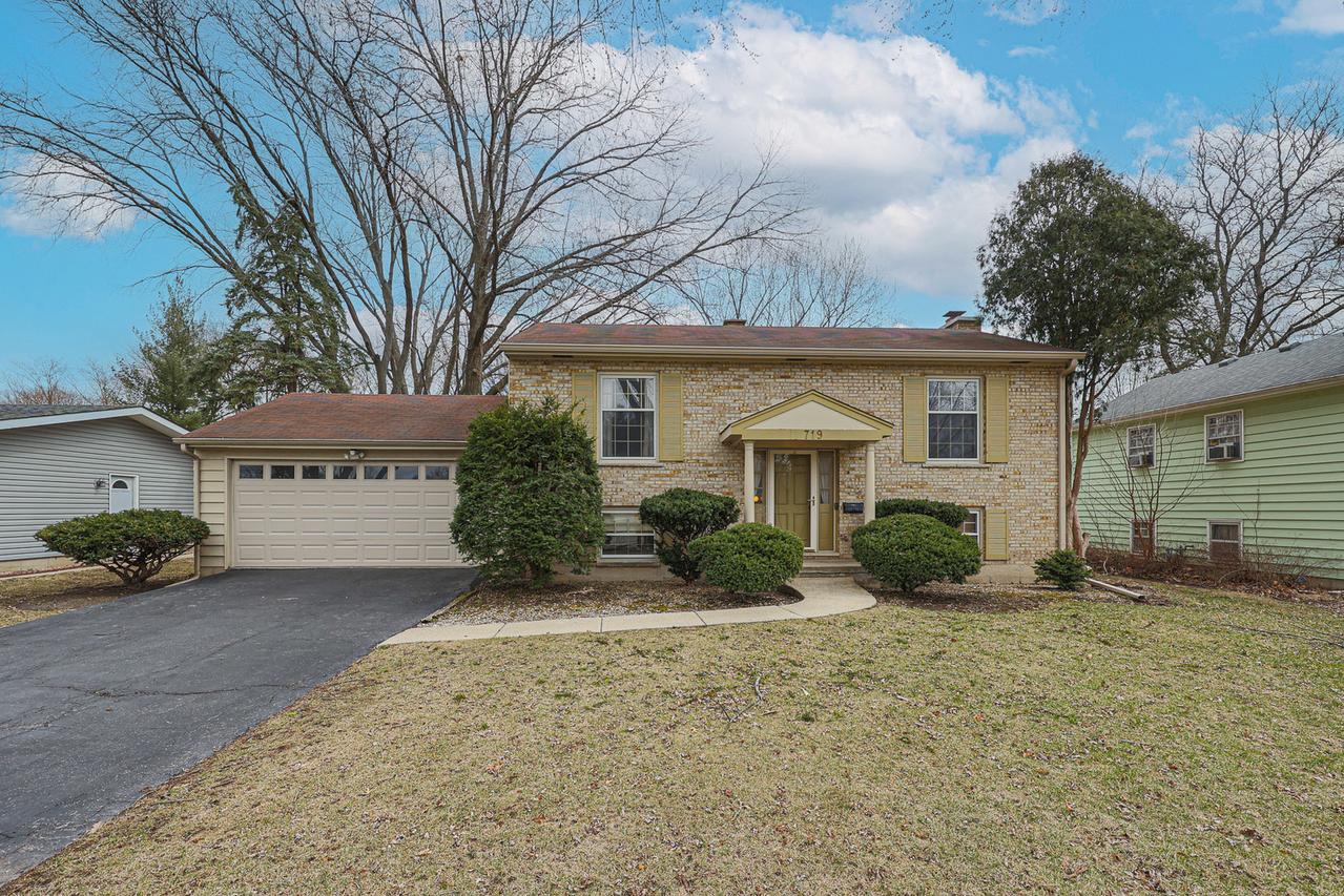 719 Webster St., Algonquin, IL 60102