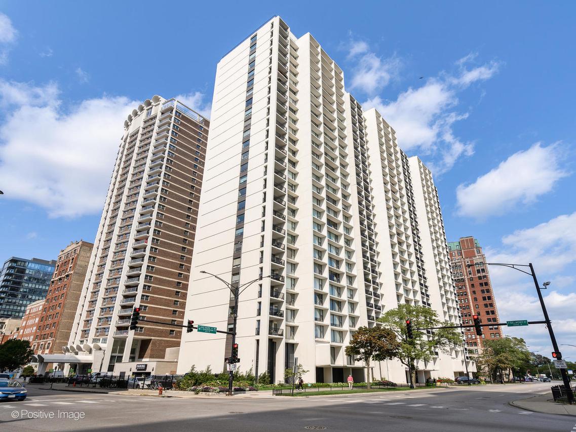 3200 N Lake Shore Dr. #1805, Chicago, IL 60657