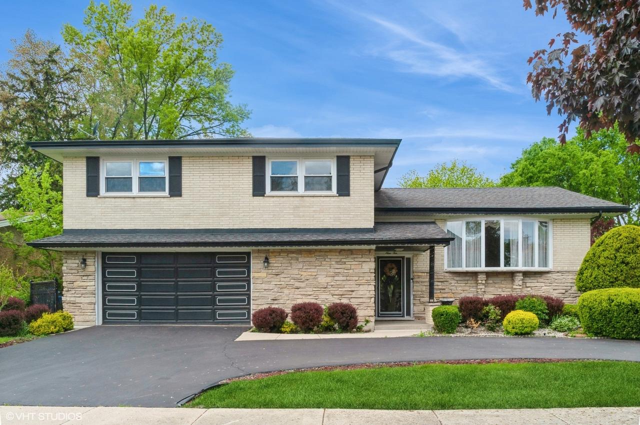 910 S Waverly Ave., Mount Prospect, IL 60056