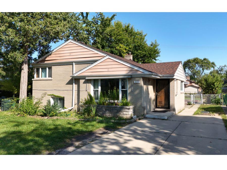 3814 W Sherwin Ave., Lincolnwood, IL 60712