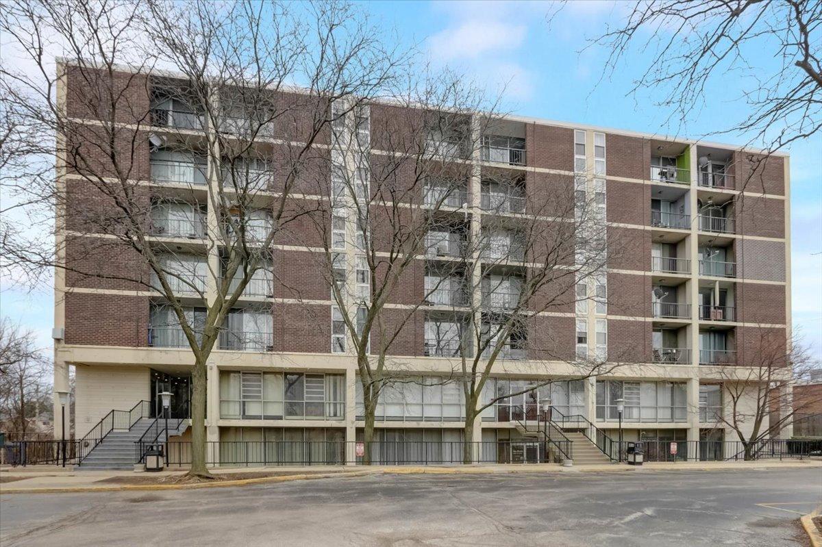 1043 S York Rd. #207, Bensenville, IL 60106