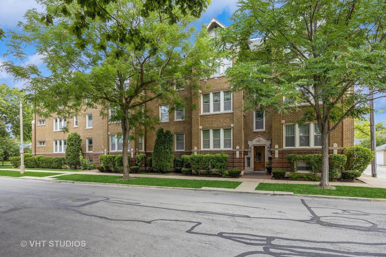 256 Pleasant St. #2, Oak Park, IL 60302