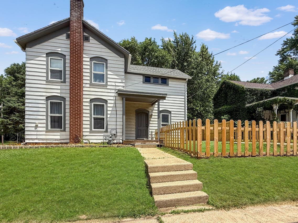 821 W Douglas St., Freeport, IL 61032