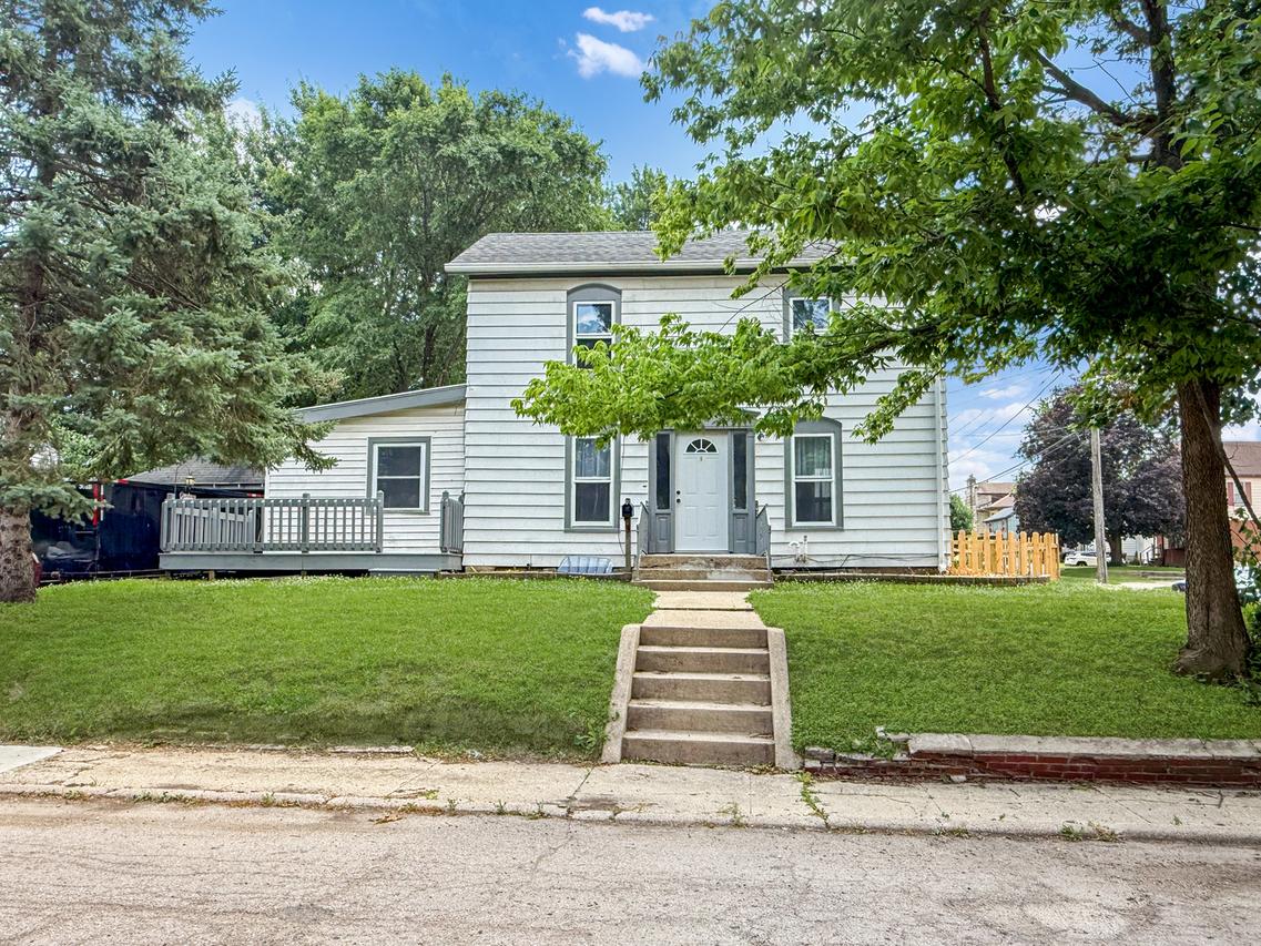 821 W Douglas St., Freeport, IL 61032