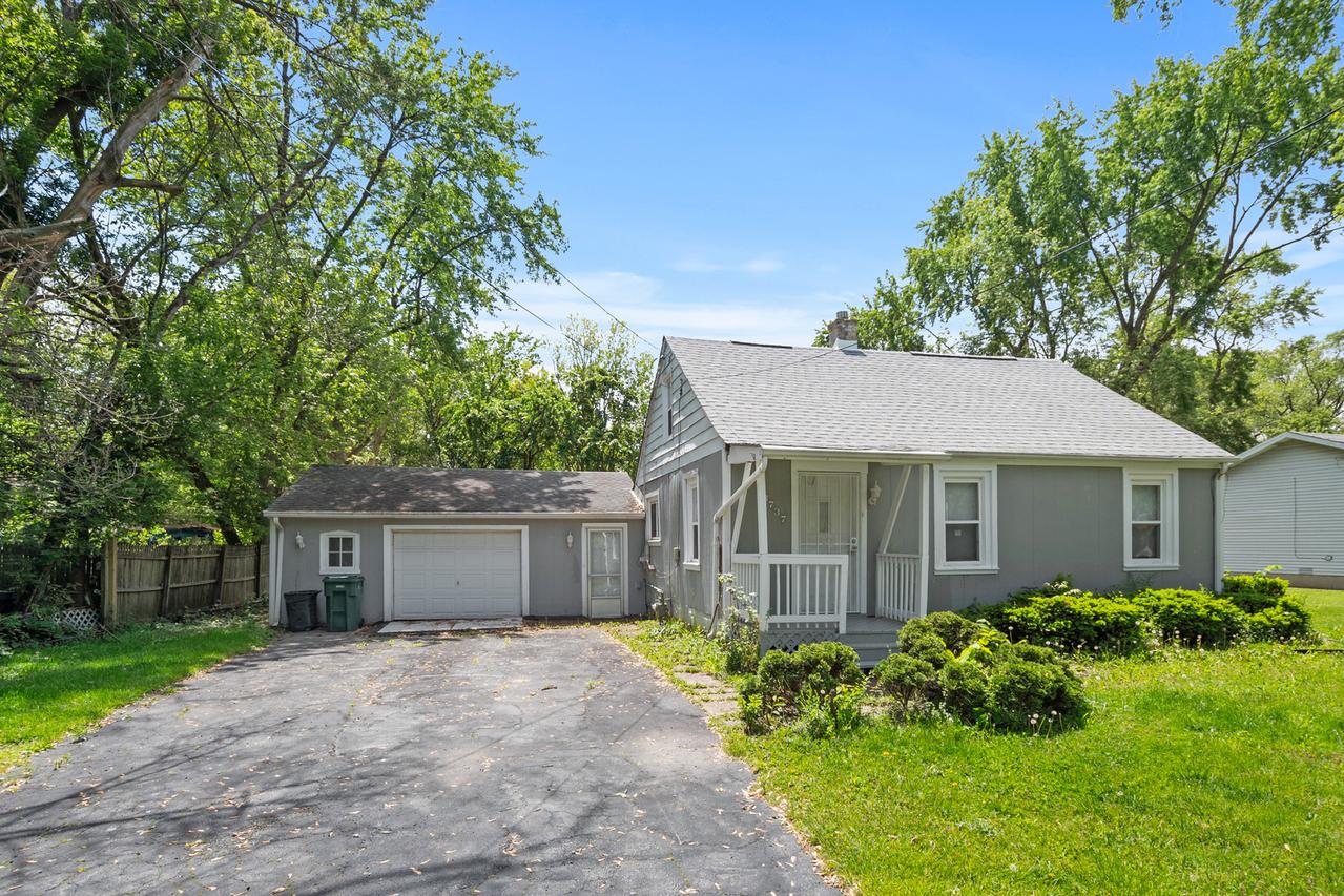 3737 Rose Manor Ter., Markham, IL 60428
