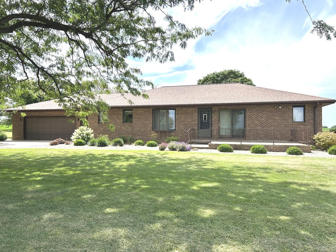 70 N. Main St., Lamoille, IL 61330
