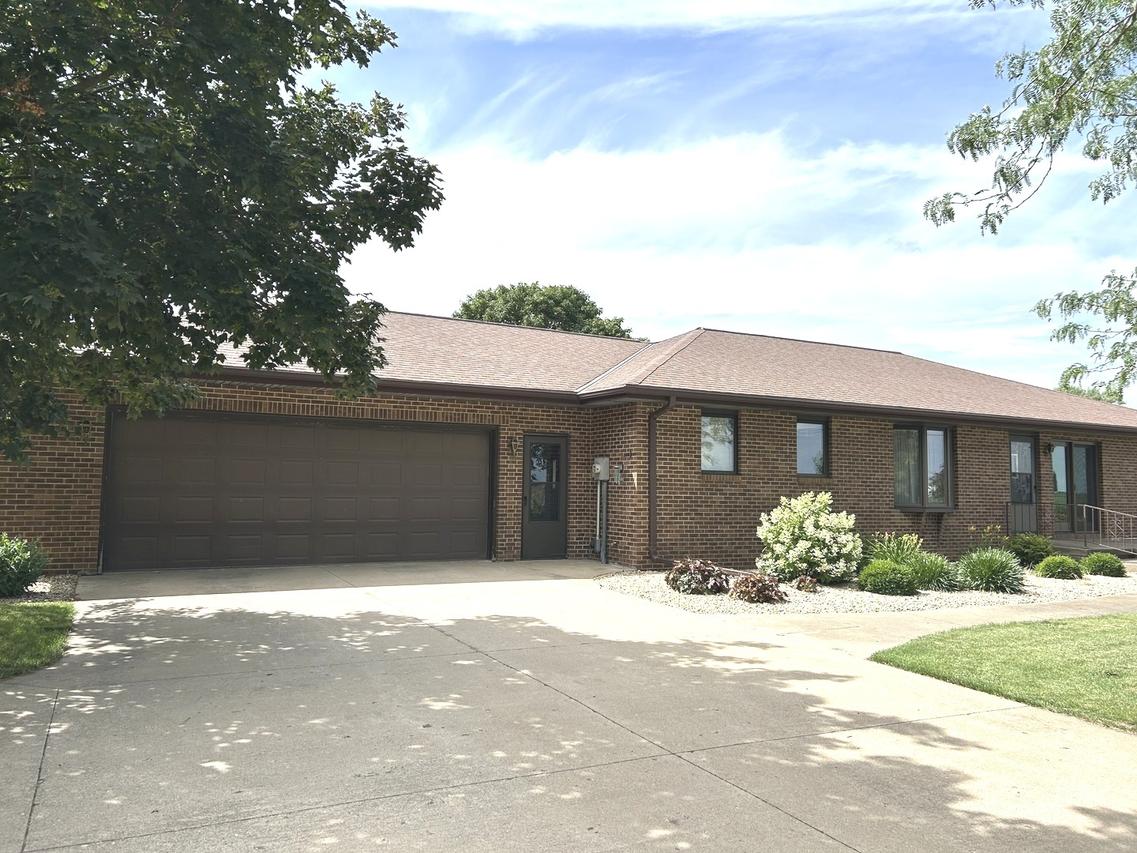 70 N. Main St., Lamoille, IL 61330