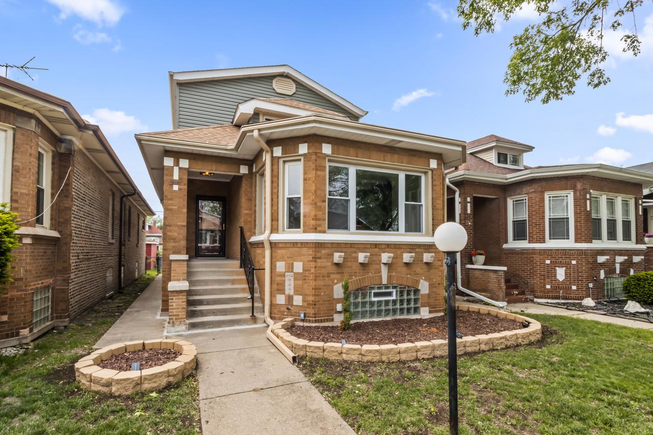 8114 S Paxton Ave., Chicago, IL 60617