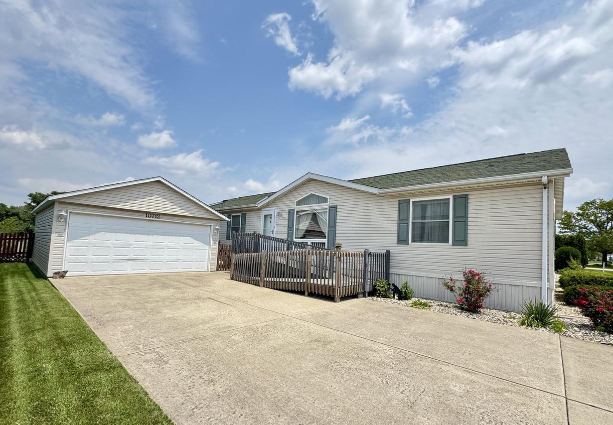 10712 W Silver Lake Dr. #2018, Frankfort, IL 60423