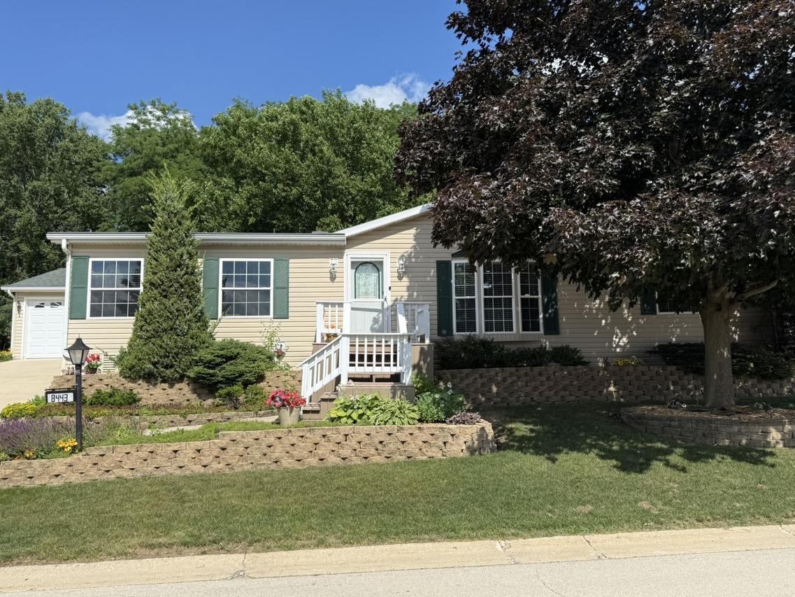 8443 Hickory Tree Dr., Machesney Park, IL 61115