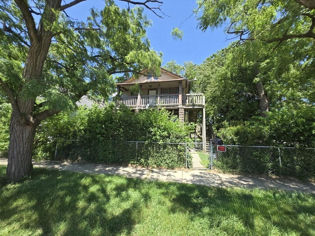 630 Belle Ct., Phoenix, IL 60426