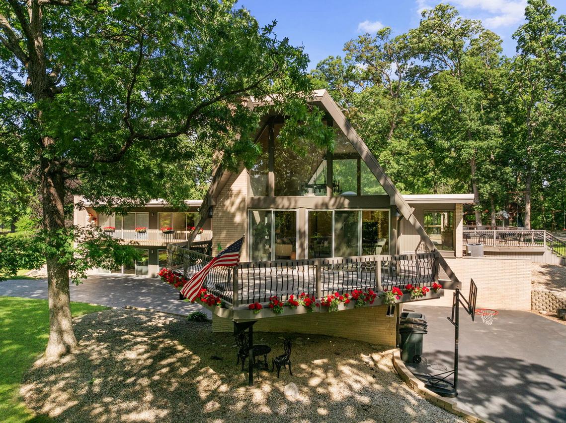 431 Maplewood Dr., Barrington, IL 60010