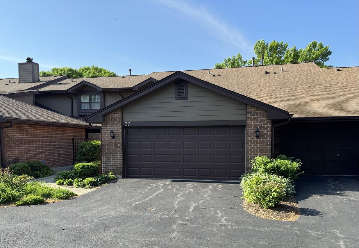 37 White Birch Ln., Westmont, IL 60559