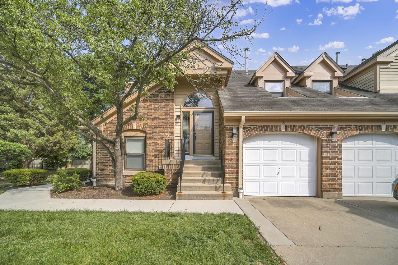 13 Willow Pkwy., Buffalo Grove, IL 60089