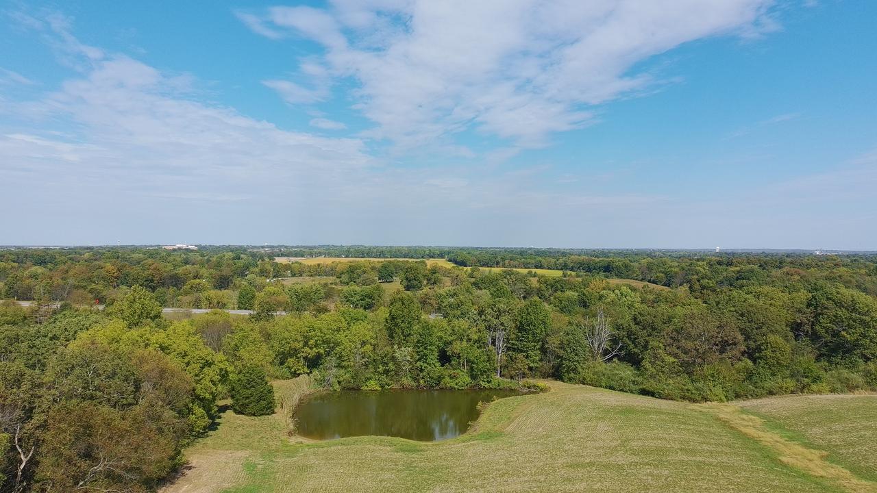 12156 E Bunny Farm Rd., Mount Vernon, IL 62864